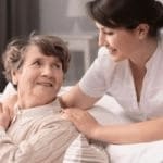 خصوصیات پرستار سالمند در منزل